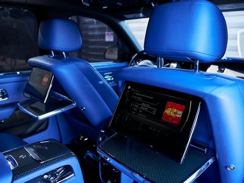 Used 2021 Rolls-Royce Cullinan Black Badge image 45