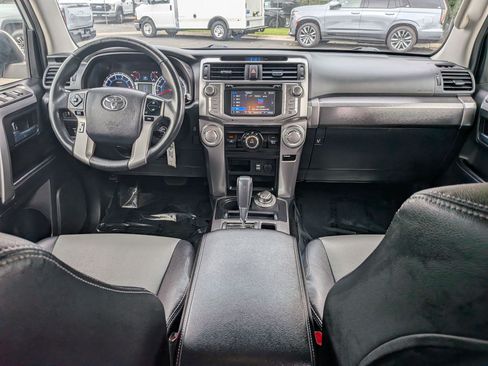 Used 2018 Toyota 4Runner SR5 Premium AWD/4WD image 27
