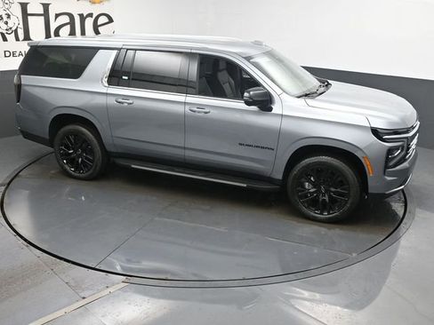 New 2025 Chevrolet Suburban Premier image 17