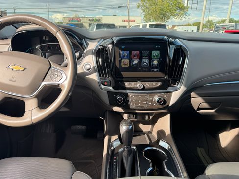 Used 2018 Chevrolet Traverse Premier image 11