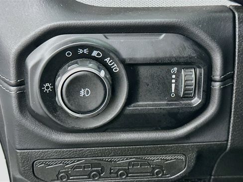Used 2025 Jeep Wrangler Unlimited Sahara AWD/4WD image 17