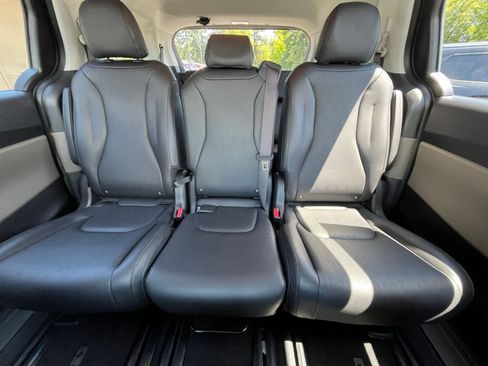 Used 2026 Kia Carnival FWD image 41