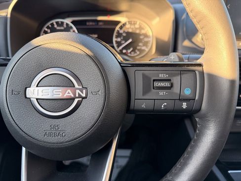 Used 2023 Nissan Rogue SV w/ SV Premium B Package image 12