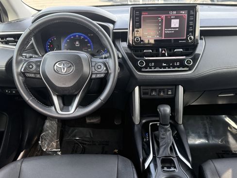 Used 2022 Toyota Corolla Cross XLE w/ Convenience Package image 28