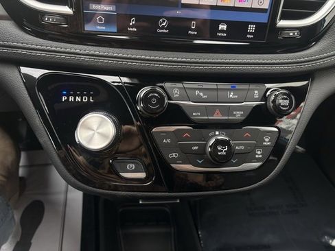 New 2026 Chrysler Pacifica Select w/ S Appearance Package image 20