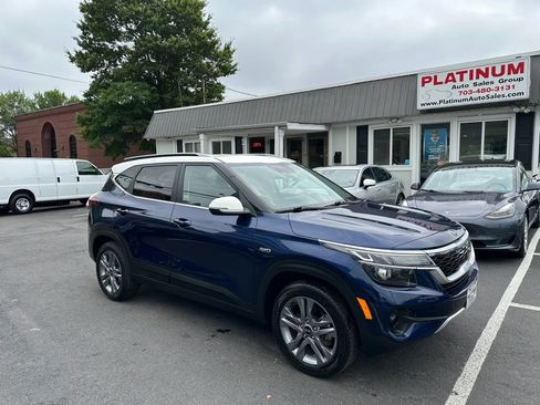 Used 2021 Kia Seltos S AWD/4WD image 1