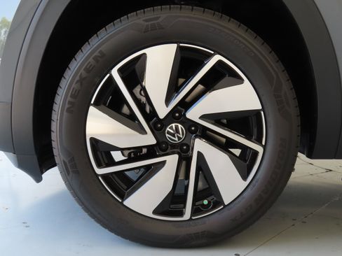 New 2025 Volkswagen Atlas SEL image 30