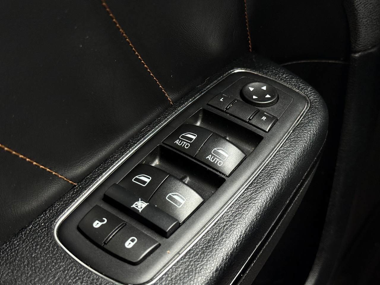Used 2017 Dodge Charger R/T RWD image 32