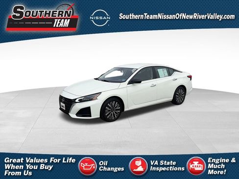 Used 2025 Nissan Altima 2.5 SV FWD image 1