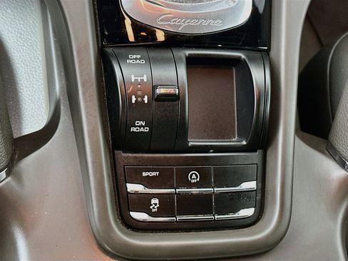 Used 2016 Porsche Cayenne AWD/4WD image 24