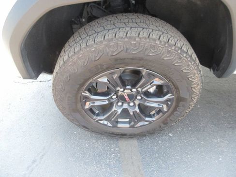 Certified 2025 GMC Canyon Elevation AWD/4WD image 15