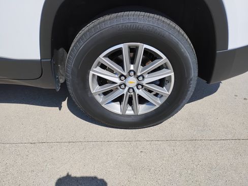 Used 2023 Chevrolet Traverse LT FWD image 32