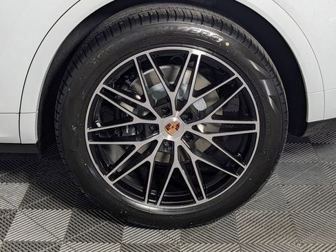 New 2026 Porsche Cayenne image 12