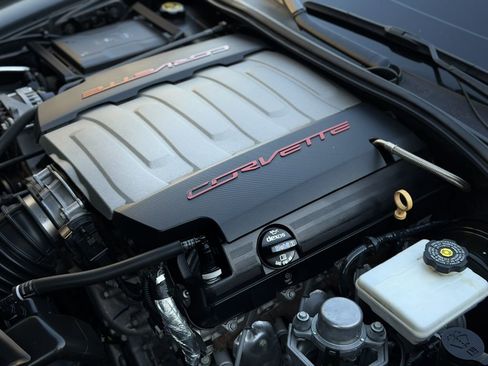 Used 2019 Chevrolet Corvette Stingray Coupe w/ Carbon Flash Badge Package image 34