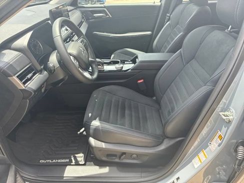 Used 2026 Mitsubishi Outlander SE FWD image 16