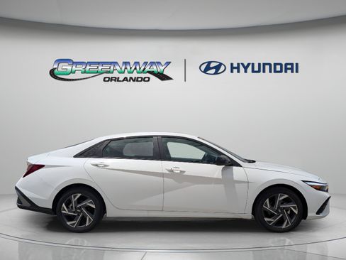 Used 2025 Hyundai Elantra Sport FWD image 9