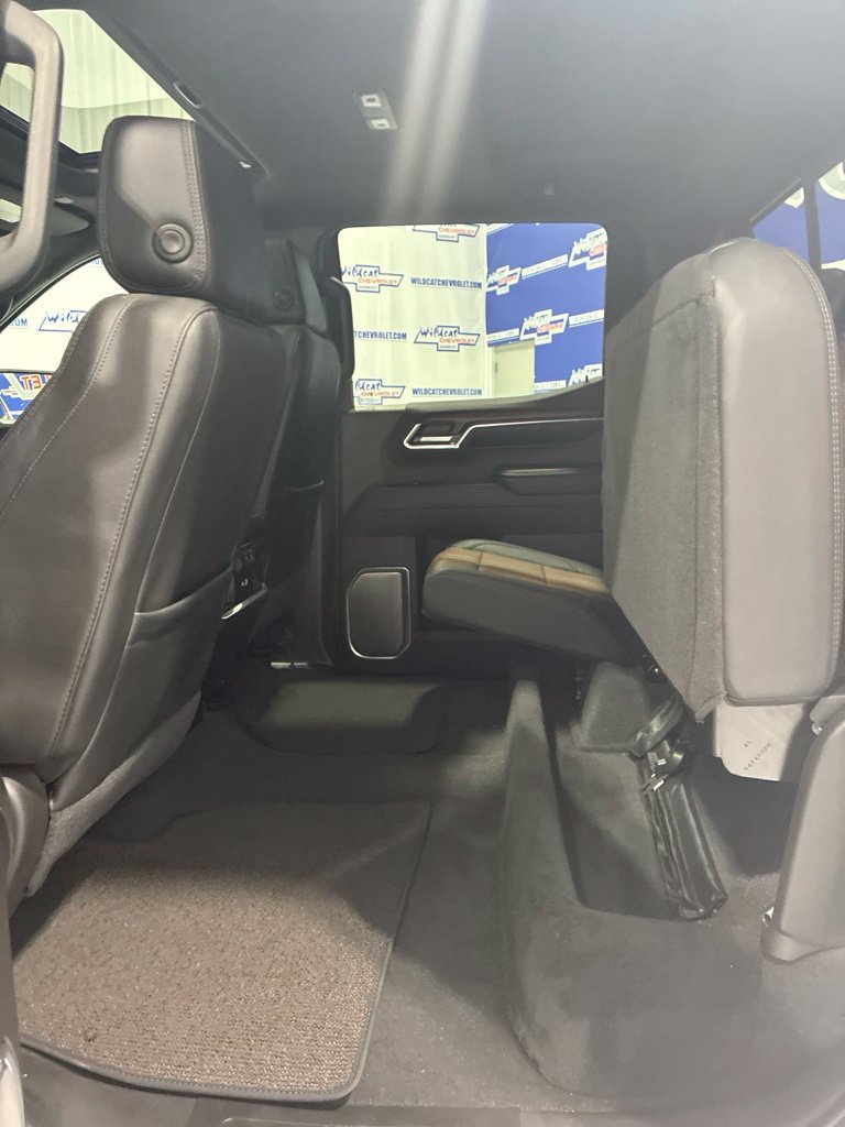 Used 2025 Chevrolet Silverado 1500 High Country w/ Technology Package AWD/4WD image 44