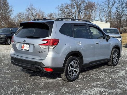 Used 2024 Subaru Forester Premium image 2