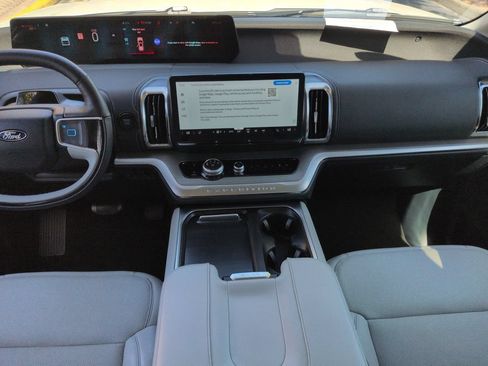 Certified 2025 Ford Expedition Platinum w/ Driver's Package AWD/4WD image 15
