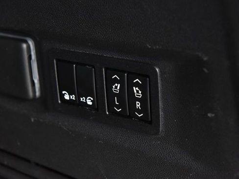 Used 2021 GMC Yukon Denali w/ Denali Premium Package image 31