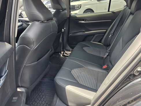 Used 2022 Toyota Camry SE w/ Convenience Package FWD image 6