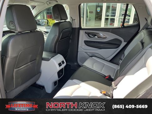 Used 2024 GMC Terrain SLT AWD/4WD image 16