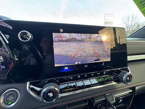 Certified 2024 Chevrolet Colorado Z71 w/ LPO, Dark Essentials Package image 13