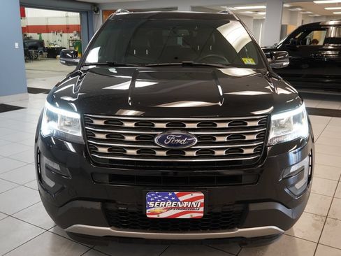 Used 2017 Ford Explorer XLT w/ Equipment Group 202A AWD/4WD image 16