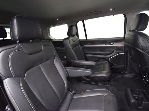 Used 2023 Jeep Grand Cherokee L Limited w/ Luxury Tech Group II image 17