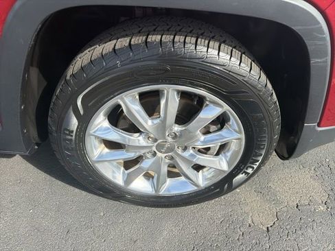 Used 2016 Jeep Cherokee Limited image 7