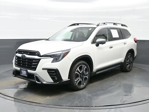 Used 2023 Subaru Ascent Touring image 2