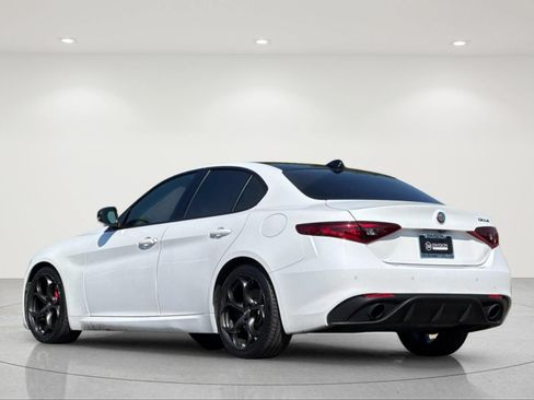 Used 2019 Alfa Romeo Giulia RWD image 3