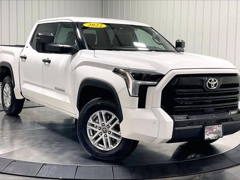Used 2022 Toyota Tundra SR5 w/ SR5 Convenience Package AWD/4WD image 3