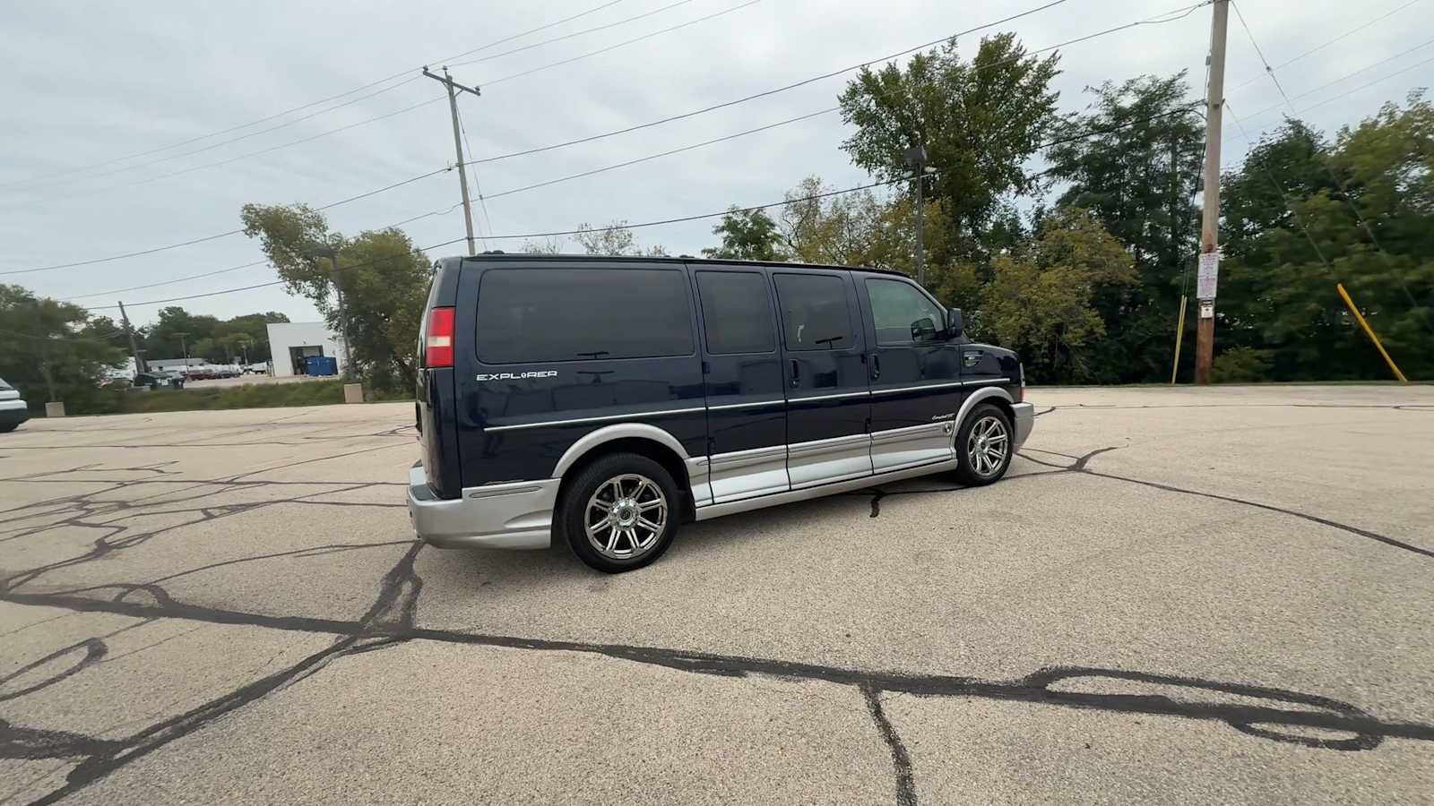 Used 2015 Chevrolet Express 2500 RWD image 8