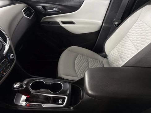 Used 2019 Chevrolet Equinox LT w/ Sun & Navigation Package FWD image 18
