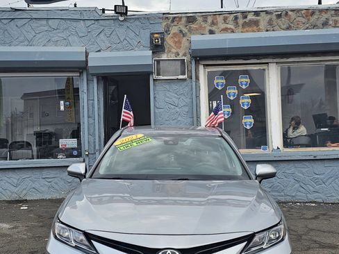 Used 2021 Toyota Camry LE image 1