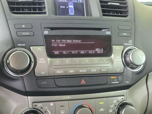 Used 2012 Toyota Highlander SE w/ Tow Pkg FWD image 19