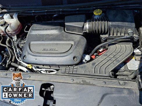 Used 2024 Chrysler Pacifica Touring-L FWD image 27