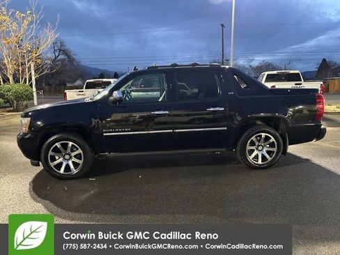 Used 2011 Chevrolet Avalanche LTZ image 3