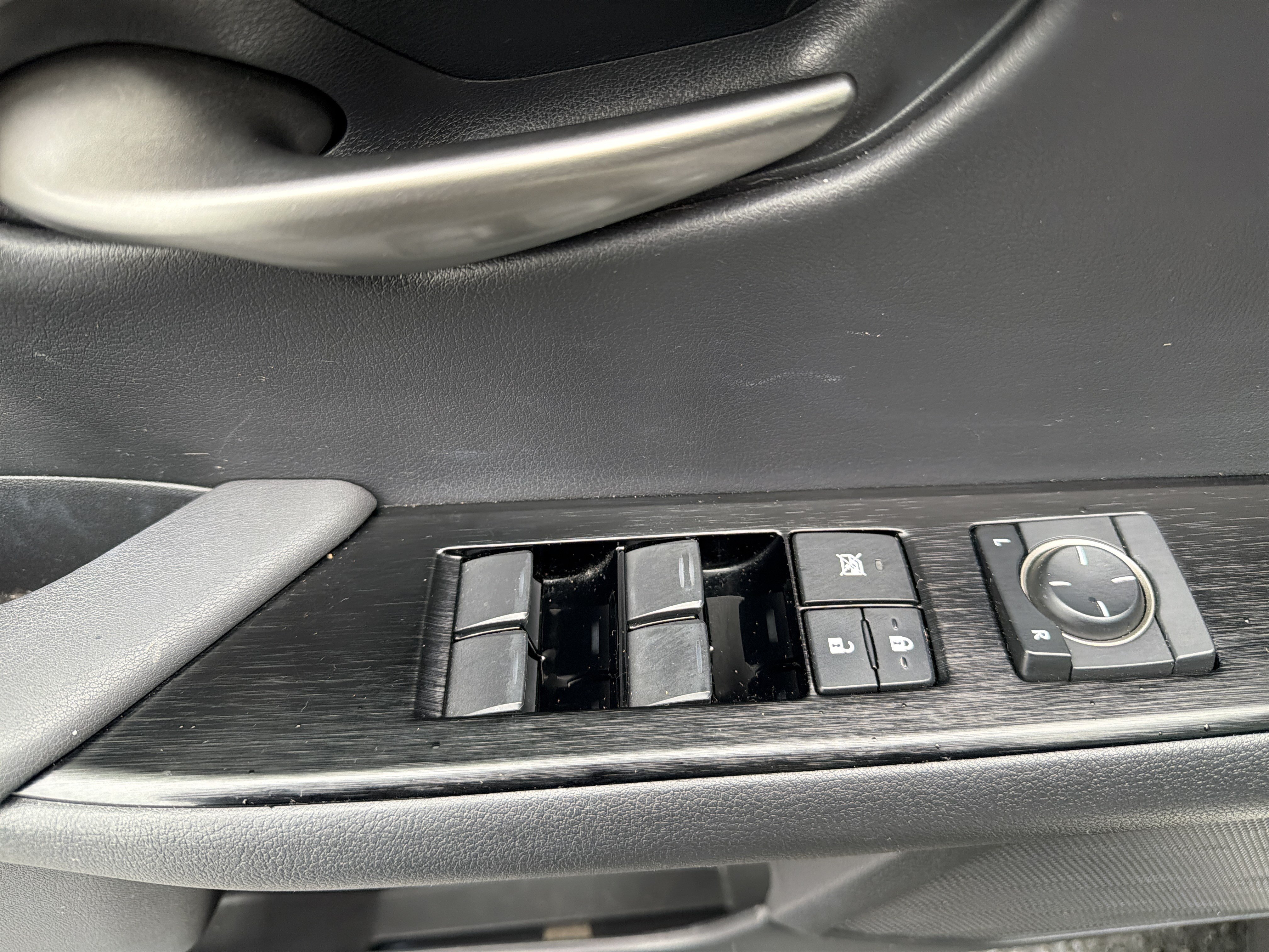 Used 2019 Lexus UX 200 F Sport w/ F Sport Premium Package FWD image 16