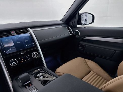 New 2026 Land Rover Discovery Limited Edition AWD/4WD image 24