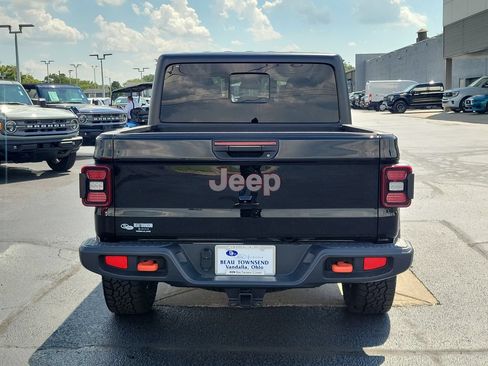 Used 2025 Jeep Gladiator Mojave w/ Convenience Group AWD/4WD image 5