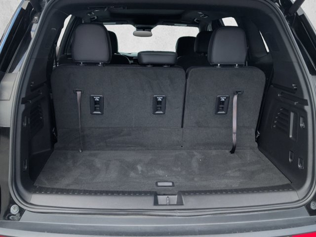 Certified 2025 GMC Acadia AT4 w/ Luxury Package AWD/4WD image 6