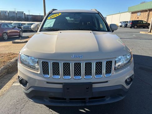 Used 2017 Jeep Compass Latitude image 2