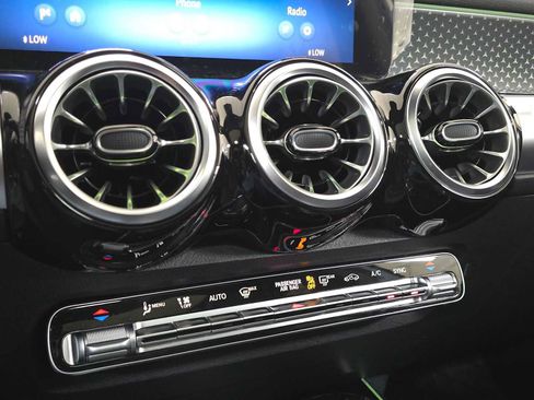 Certified 2026 Mercedes-Benz GLB 250 4MATIC image 30
