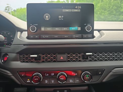 Used 2025 Honda Accord SE image 19