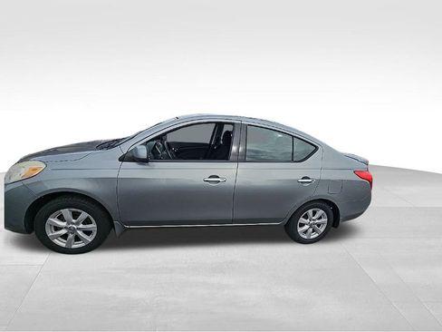 Used 2014 Nissan Versa SV w/ Convenience Package image 4