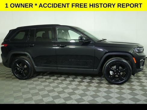 Used 2023 Jeep Grand Cherokee Limited w/ Black Appearance Package image 2