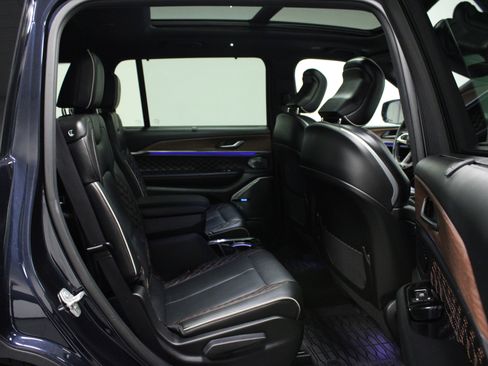 Used 2023 Jeep Grand Cherokee L Summit w/ Luxury Tech Group V image 16