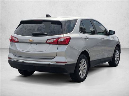 Used 2021 Chevrolet Equinox LS FWD image 2